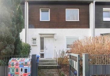 Gestalten Sie Ihr Familienzuhause: Reihenmittelhaus mit Garten und Balkon in Hofheim-Marxheim