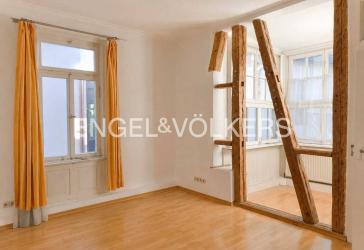 Charmante 5-Zimmer-Altbauwohnung mit Veranda, 2 Bädern und ruhiger Lage nahe der Steinlach
