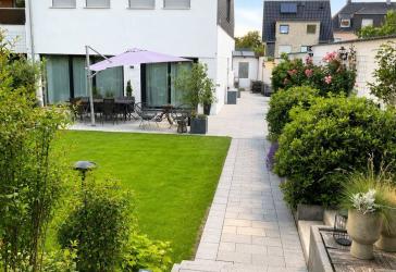 Modernes Familiendomizil mit traumhaften Garten - kernsaniert, hochwertig und sofort bezugsbereit