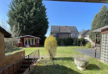 Erdgeschoss mit schönem Garten frei, attraktives Dreifamilienhaus in schöner Lage!