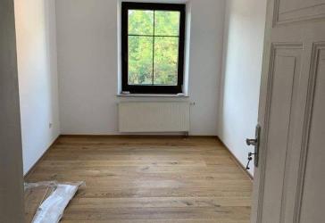 „Altbau trifft Stadtpark – großzügige 5-Zimmer-Wohnung mit Parkett & Einbauküche“