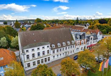 Zentral in Schleswig: Modernisierter Büroraum im 2. OG mit ca. 16 m² & Parkplatz!