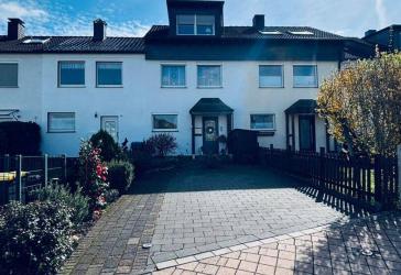 Sehr gepflegtes Reihenmittelhaus mit PKW Stellplatz direkt am Haus und zusätzlicher Garage