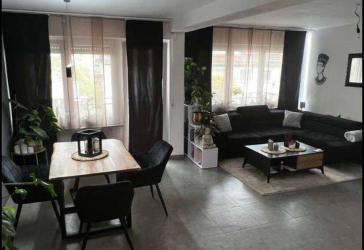 Moderne, toll geschnittene 3,5 Zimmer Wohnung mit Balkon