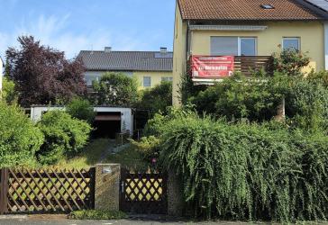 Charmante Doppelhaushälfte mit Potenzial – gestalten Sie Ihr neues Zuhause nach Ihren Wünschen