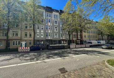 Modernisierte 3-Zimmer-Erdgeschosswohnung mit Loggia und separatem Arbeitszimmer in zentraler Lage