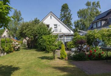 Wohnen mit besonderem Flair. Optional kann das direkt angrenzende Nachbarhaus erworben werden.