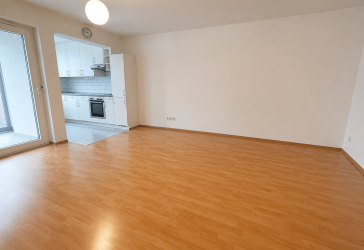 Helle, gut geschnittene 2 ZKB mit EBK, Fahrstuhl, Balkon und TG Platz!