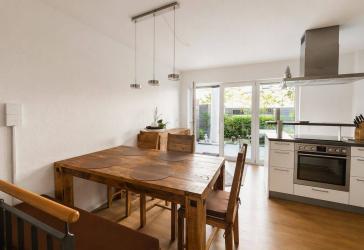 Moderne Maisonette mit Garten, EBK & Tiefgarage