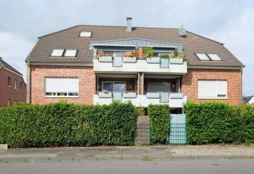 Schöne 3-Zimmer Dachgeschosswohnung in City-Lage mit Aufzug!