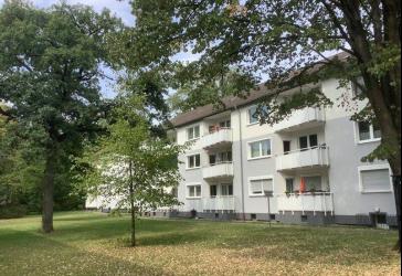 Großzügige 4-Zimmer-Wohnung mit Balkon im EG!