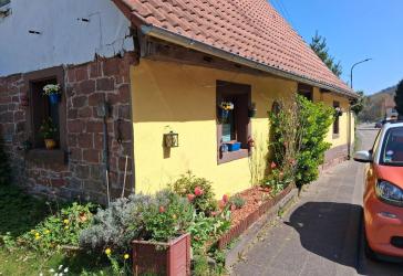Idyllisches Haus mit Traumgarten und Ausbaureserve