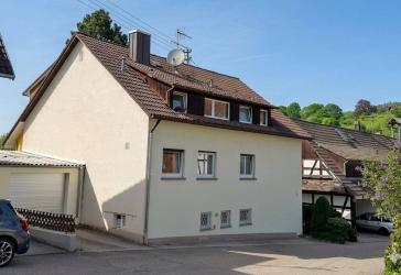 Freistehendes Zweifamilienhaus in Baden-Baden - Wohnen mit Weitblick und Perspektive