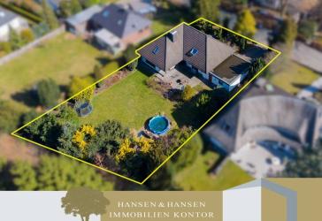 Familienhaus mit Kamin, Vollkeller und Ausbaureserve in gefragter Lage im Ahrensburger Hagen