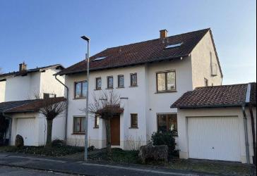 Attraktives Wohnhaus mit vielen Möglichkeiten in toller Lage