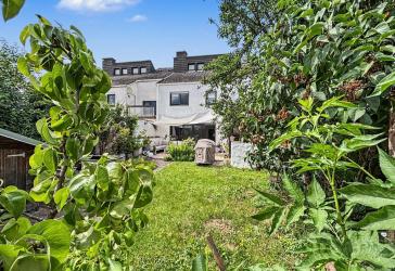 Friedberg - architektonisch reizvolles Reihenhaus mit viel Platz und hoher Wohnqualität
