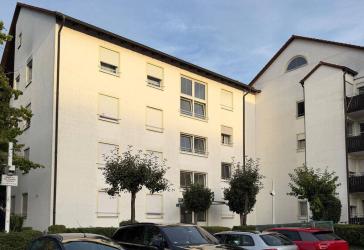 Großzügige 4-Zimmer-Wohnung mit Einbauküche und überdachtem Balkon