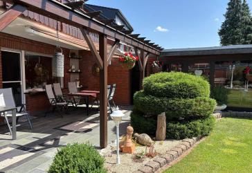 Gepflegtes Dreifamilienhaus in Goxel als wertstabile Kapitalanlage mit alternativer Selbstnutzungsmöglichkeit im EG mit tollem Garten!