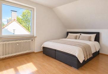Helle 4-Zimmer-Wohnung in der Wupperstraße – teilweise möbliert