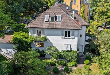 Stilvolles Einfamilienhaus mit phantastischer Aussicht, Garten, Terrasse und Einliegerwohnung!