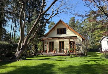 Charmantes Einfamilienhaus in Naturidylle mit See