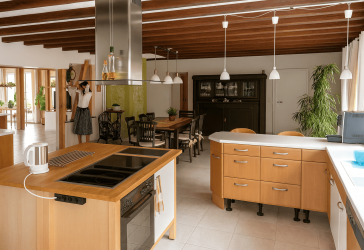 Geräumiges Zweifamilienhaus in malerischer Hanglage mit separater Einliegerwohnung.