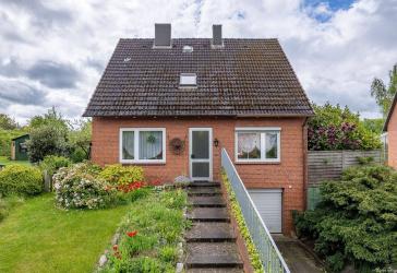 Solides Einfamilienhaus mit Platz für neue Wohnideen in Eutin