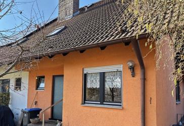 Bezugsfreie Doppelhaushälfte in ruhiger Ringstraße in Bayreuth