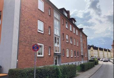 Hier fühlt man sich wohl: sanierte 2,5 Zimmer Wohnung mit Balkon, sofort anmietbar!