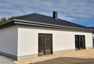 Exklusives Wohnen auf einer Ebene, hochwertiger Neubau-Bungalow nahe Stralsund