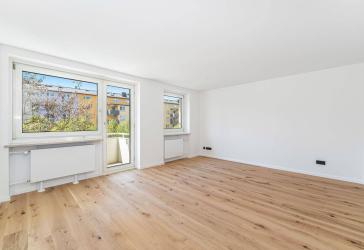 Für den Käufer provisionsfrei: Stilvoll renovierte 4,5 Zimmerwohnung mit zwei Balkonen!