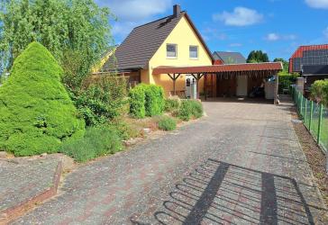 Einfamilienhaus mit Kamin und Doppelcarport in Wusterhusen bei Lubmin