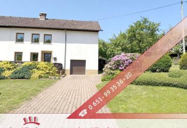 Gepflegte Doppelhaushälfte mit Terrasse, schönem Garten, Keller, großer Garage und viel Stauraum