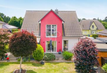 Modernes Einfamilienhaus auf liebevoll angelegtem Grundstück - In unmittelbarer Seenähe