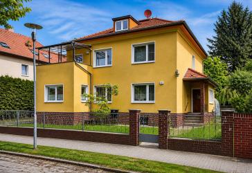 Stattliches Ein- bis Zweifamilienhaus von 1938 mit Pool, Sauna und Garage auf sonnigem Grundstück
