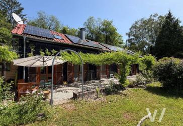 Traumhaftes Einfamilienhaus im Landhausstil mit großem Grundstück in Alleinlage von Fechingen