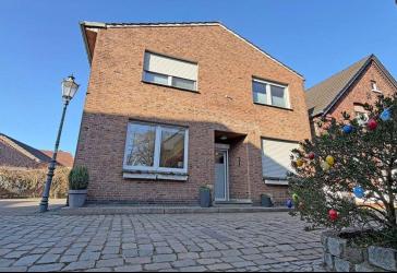 Großzügiges Einfamilienhaus mit historischem Charme in zentraler Lage von Krudenburg