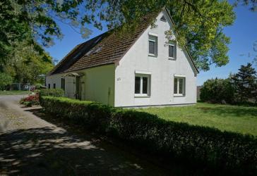 Volksbank Immobilien: Modernisiert - Zweifamilienhaus in Küstennähe!