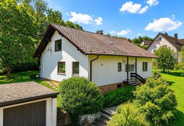 Wohnhaus mit großem Garten in begehrtester Lage von Marktrodach