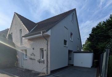 Moderne Doppelhaushälfte mit Garten, Keller & DG in ruhiger Spielstrasse– Eicker Wiesen (Moers)