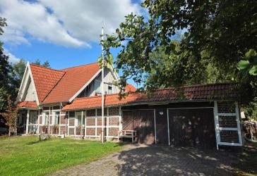 Landhaus mit viel Nutzfläche in der Gemeinde Stadland