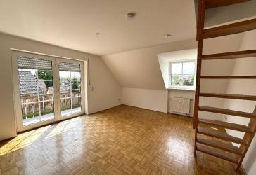 Gemütliche 3,5Zimmer-DG-Mais.-Wohnung mit Balkon