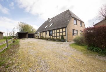 Ländliches Zweifamilienhaus in Schleinähe