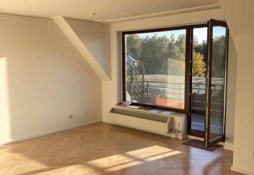 Helle 4 Zi. Dachgeschosswohnung mit Balkon