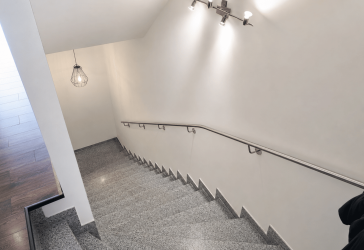 Schöne Wohnung in Stadthaus-Ensemble mit 2 Balkonen!