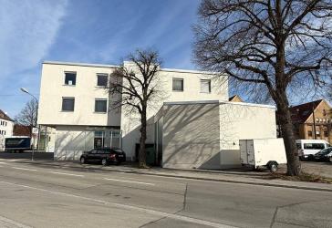 Mehrfamilienhaus mit Gewerbeeinheit, gesamt 457qm vermietbare Fläche zzgl.Grundstück 1400qm