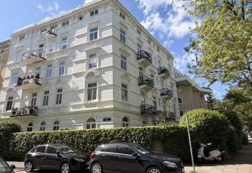 Jugendstil-Charme mit Potenzial: Charmante 4,5 Zimmer Wohnung in toller Wohnlage