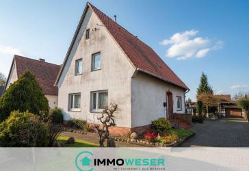 Provisionsfrei! Einfamilienhaus mit großem Grundstück