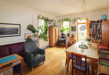 Die Sonne genießen: geräumige Eigentumswohnung mit Dachterrasse