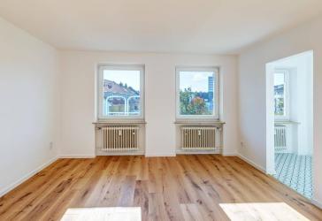 Bezugsfreies helles Apartment nähe Tegernseer Platz mit Blick ins Grüne